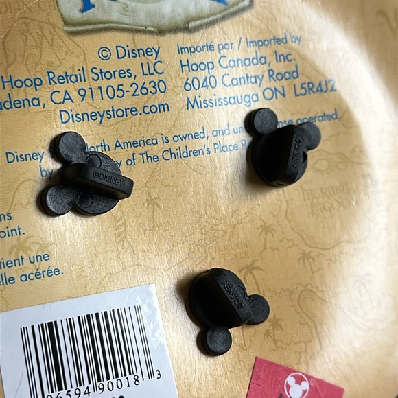 Disney’s Peter Pan Pin Set of two one lights up - Picture 5 of 9